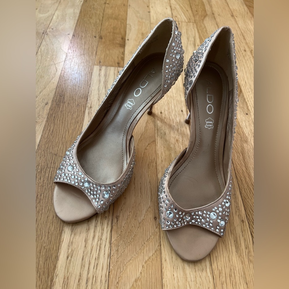 Aldo Cream Nude Rhinestone slip on peep toe heels Size 7